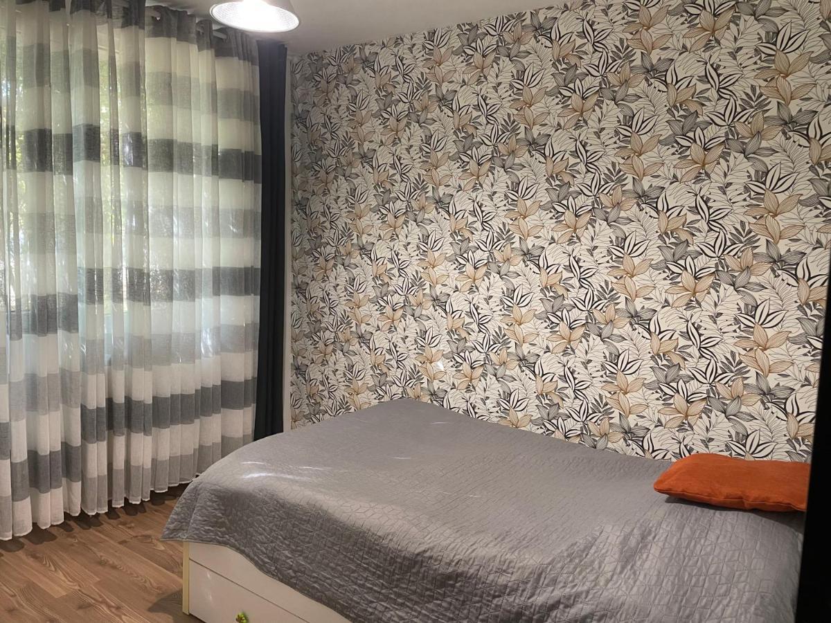 Thias Apartment -Parter, Langa Spitalul Marie Curie Bucureşti Exterior foto