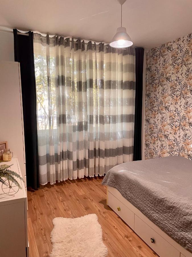 Thias Apartment -Parter, Langa Spitalul Marie Curie Bucureşti Exterior foto