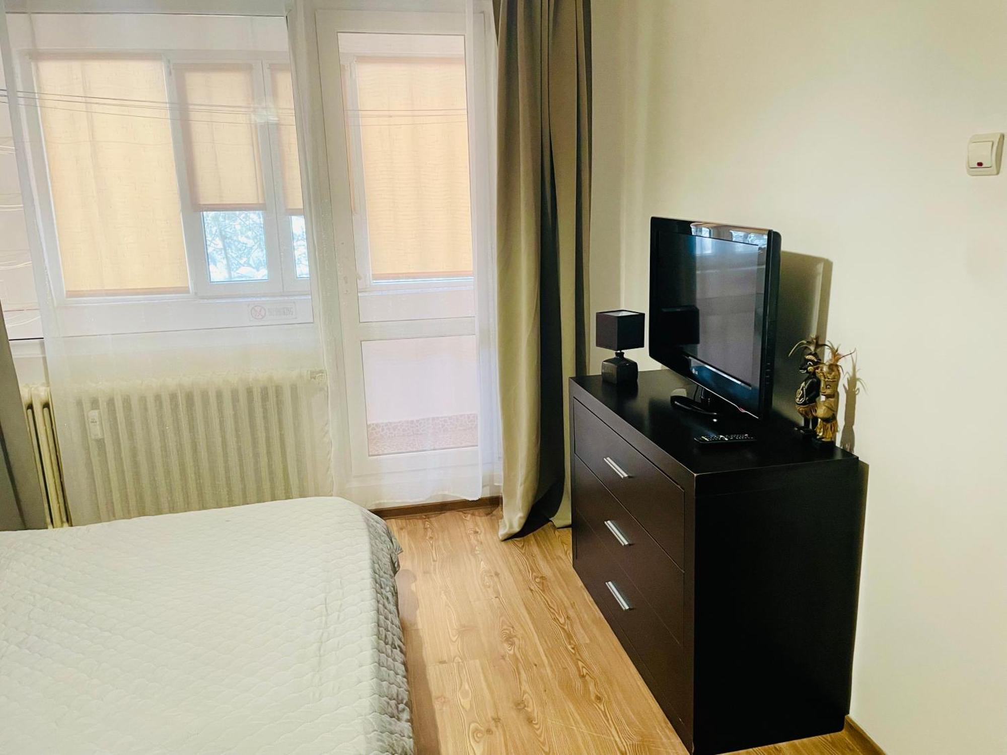 Thias Apartment -Parter, Langa Spitalul Marie Curie Bucureşti Exterior foto